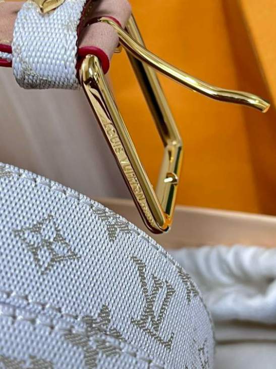 Picture of Louis Vuitton Belts _SKUfw192330140fw
